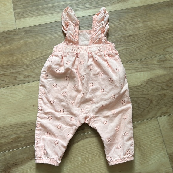 ‼️ SOLD ‼️ Carters 0-3m lace detail jumpsuit - Picture 3 of 4